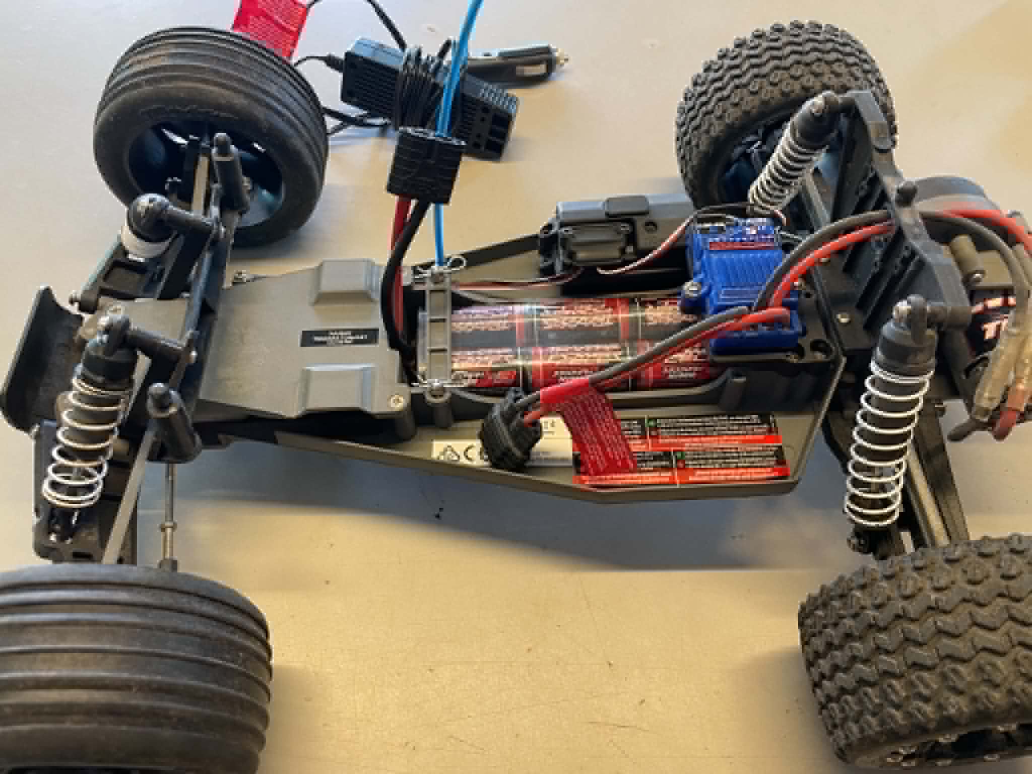 Traxxas Ruslter 2wd Stadium Truck incl accu & lader - Afbeelding 4