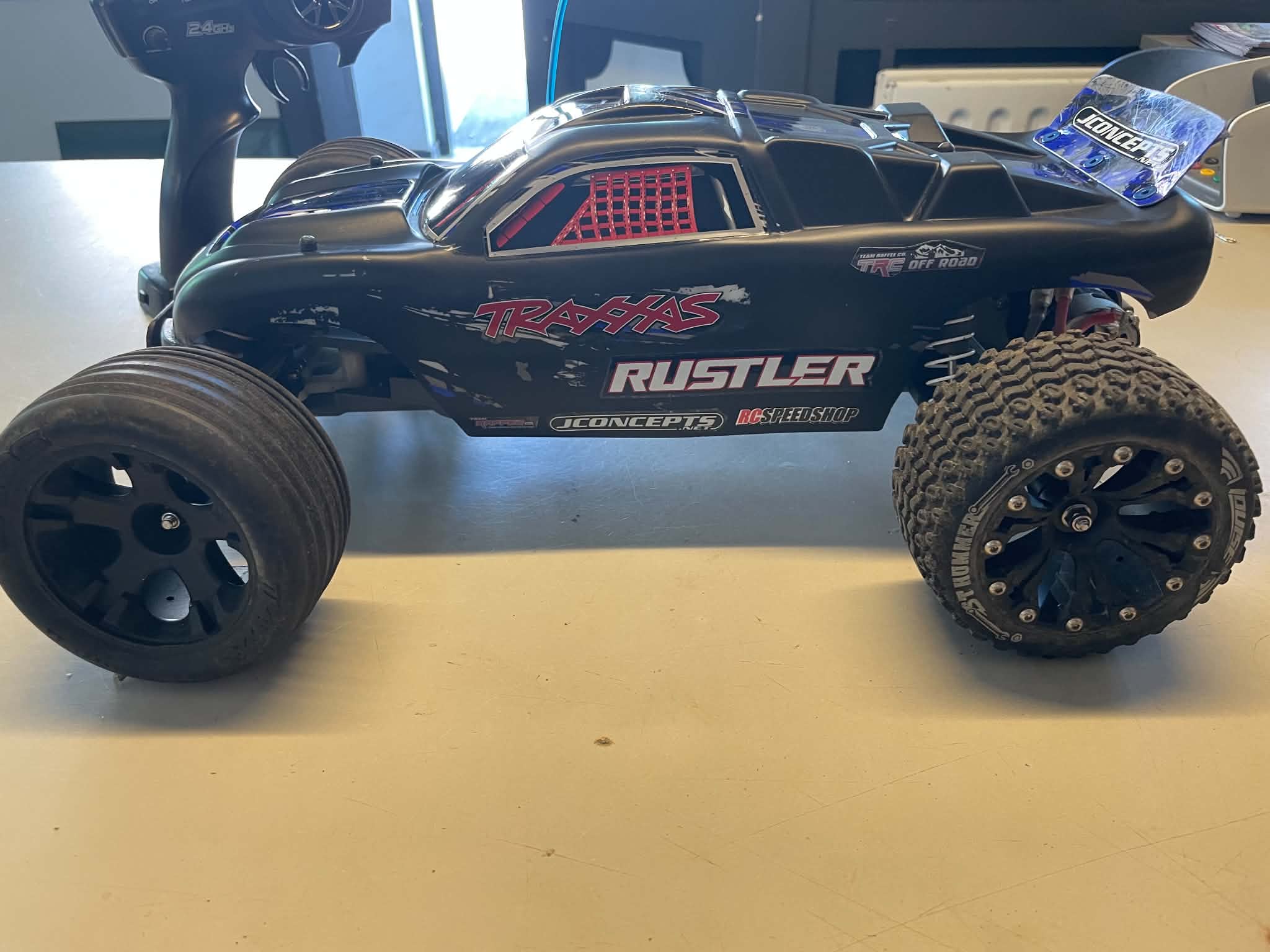 Traxxas Ruslter 2wd Stadium Truck incl accu & lader - Afbeelding 3