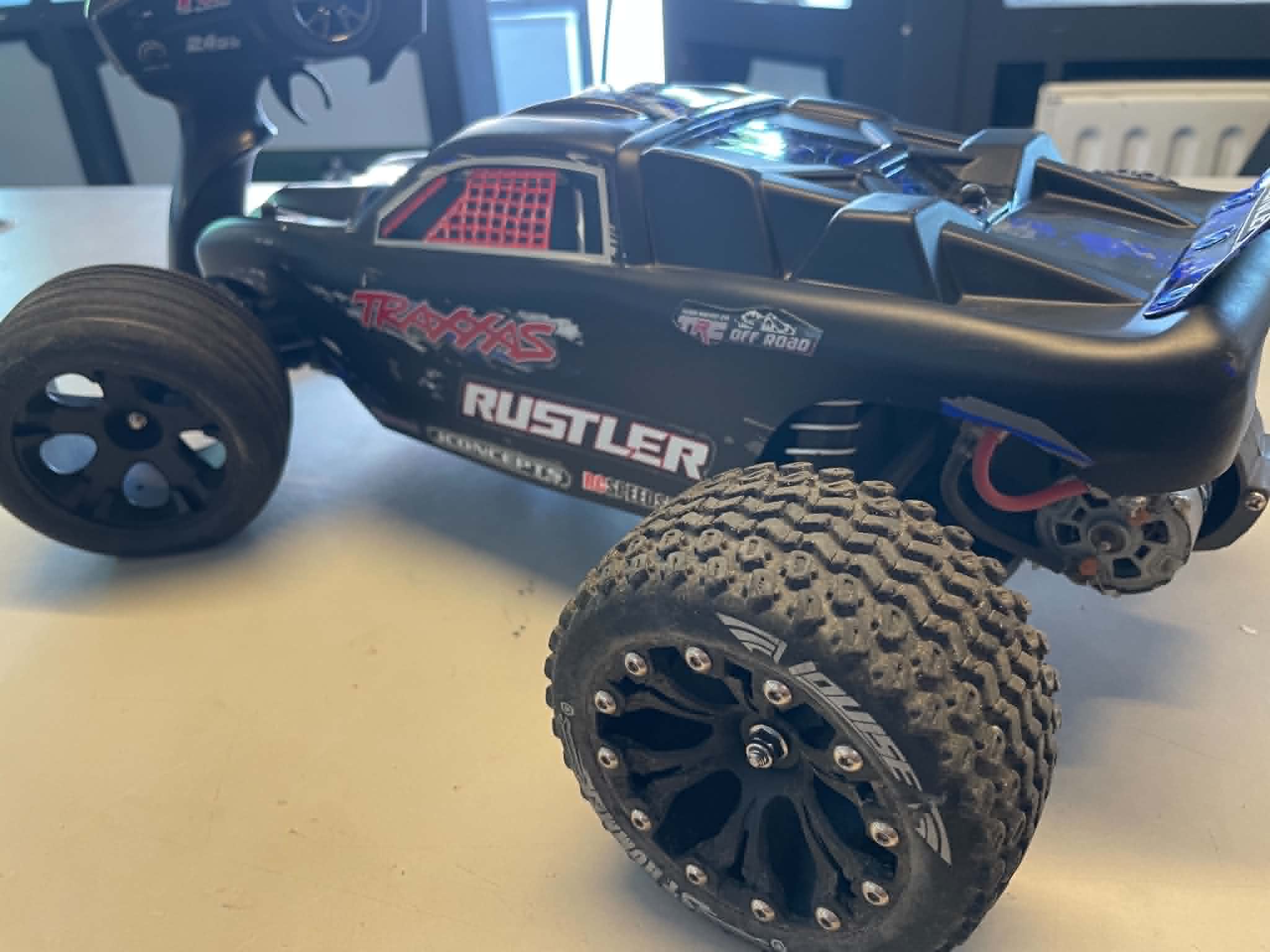 Traxxas Ruslter 2wd Stadium Truck incl accu & lader - Afbeelding 2
